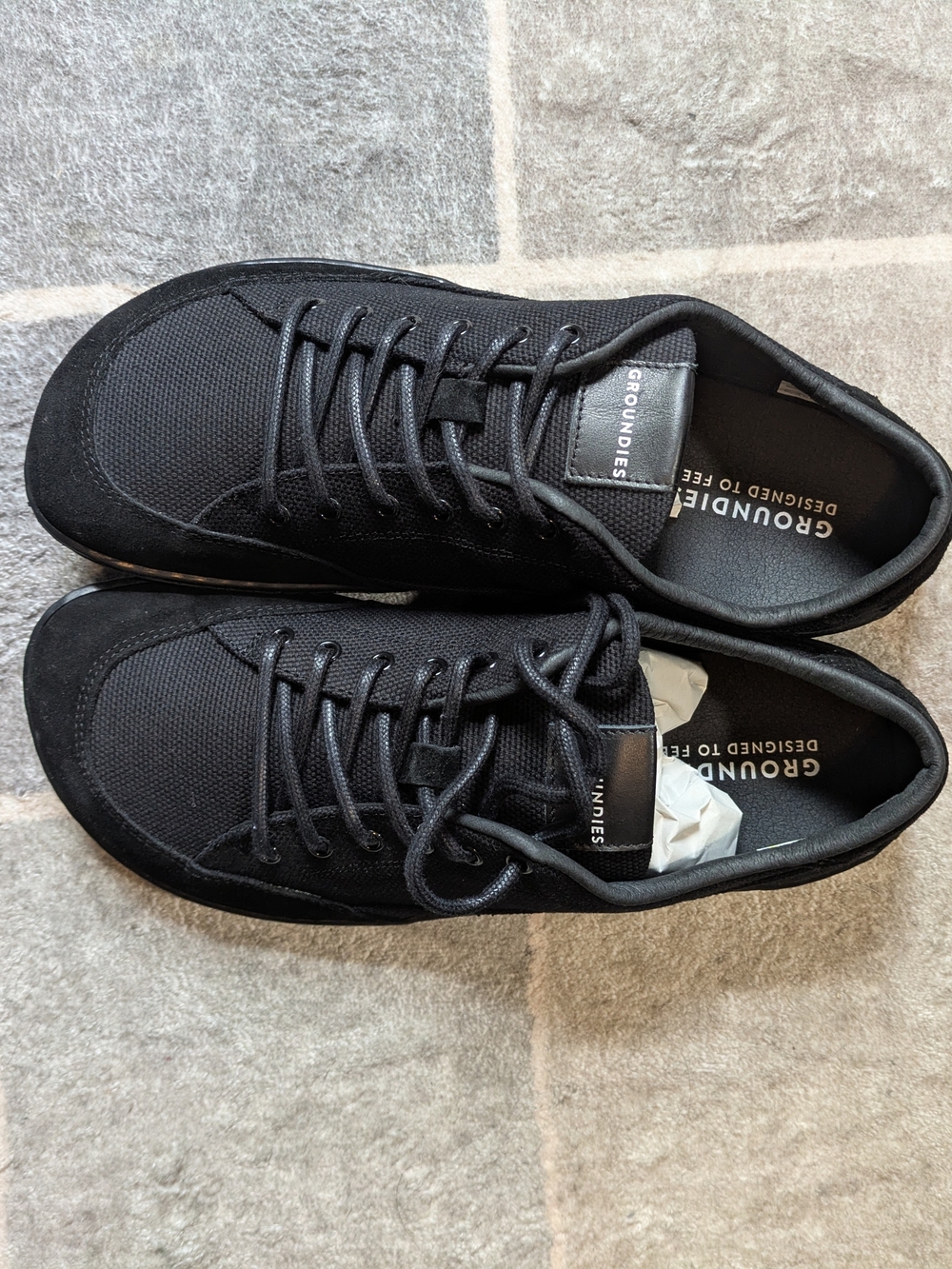 Groundies Men’s Black Low-Profile Sneakers